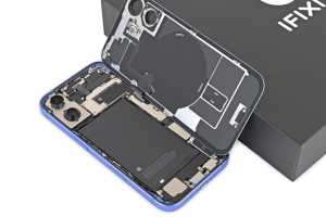 iPhone 16 far more repairable thanks to electrically deactivated glue