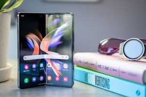 Save $450 on Samsung's Galaxy Z Fold 4 right now