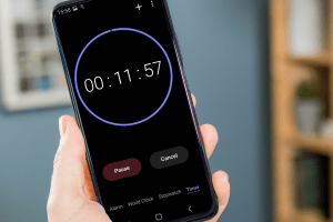 How to set an alarm on Android